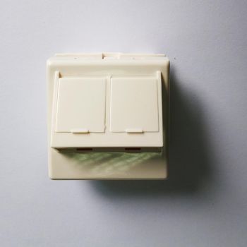 Лицев панел 45х45 мм с 2xRJ45 порта под ъгъл и капачета CONNBOX - 1